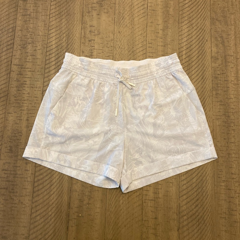 Lululemon Walking Shorts (6)